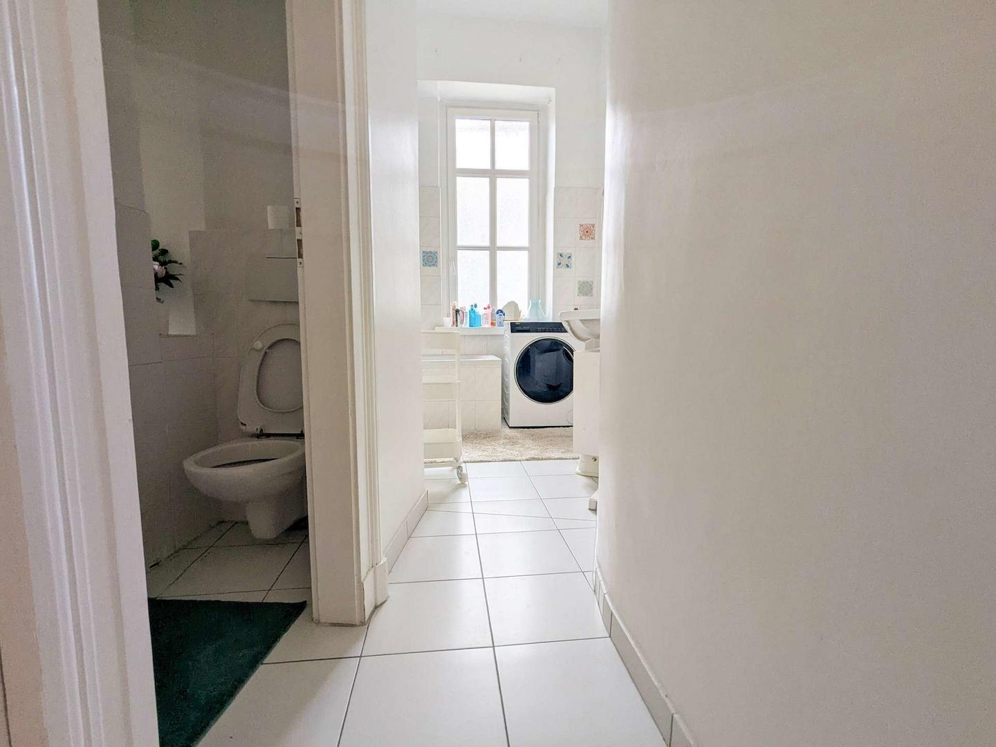 Zugang zu Bad + WC
