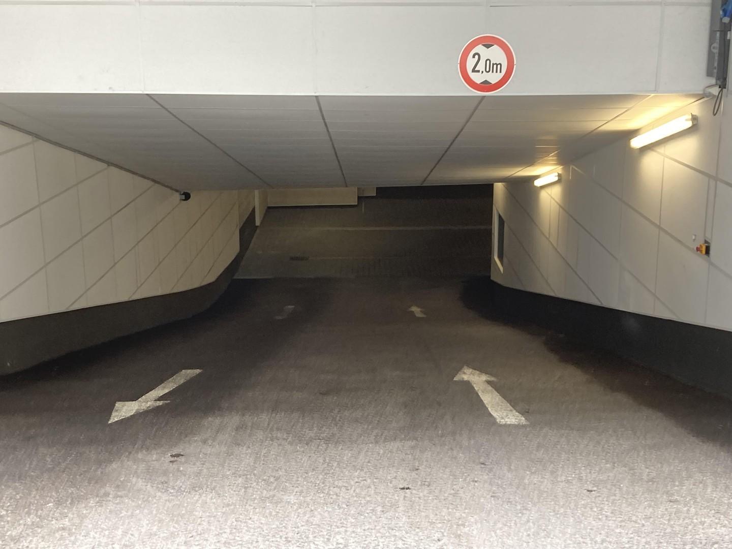 Tiefgaragenabfahrt