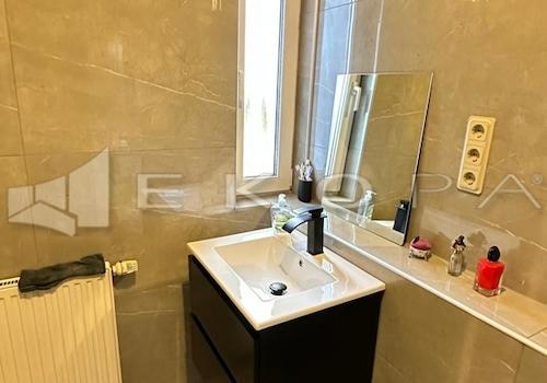 Badezimmer (EG)