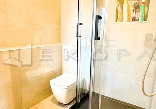 Badezimmer (EG)