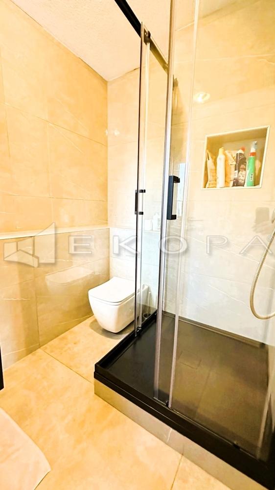 Badezimmer (EG)