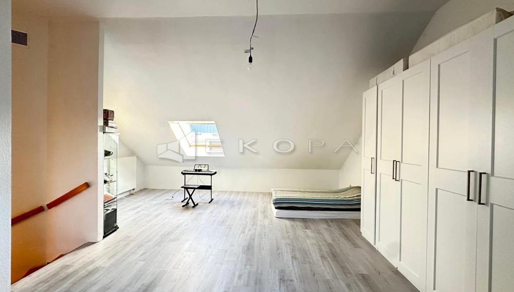 Studio bzw. Elternzimmer im DG