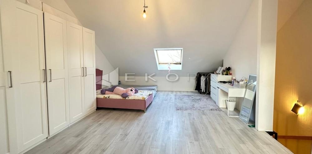 Studio bzw. Elternzimmer im DG