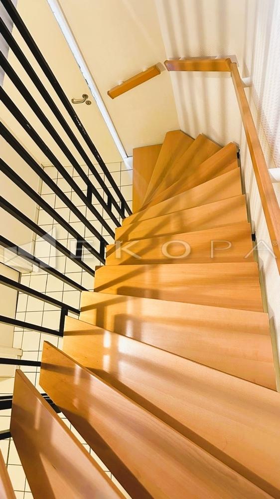 Treppe zwischen erstem OG und DG