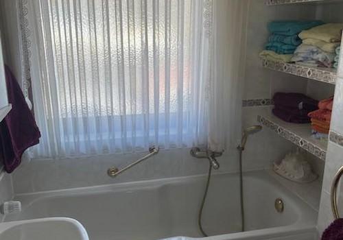 1. Badezimmer im OG