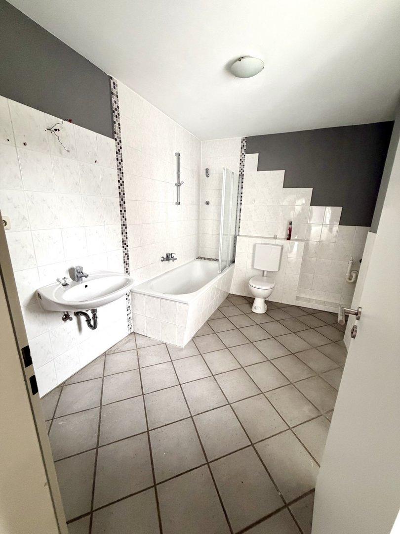 Badezimmer mit Fenster