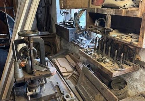 42 Werkstatt mit funktionsfähiger Einrichtung