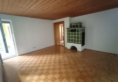 Wohnzimmer mit Kachelofen