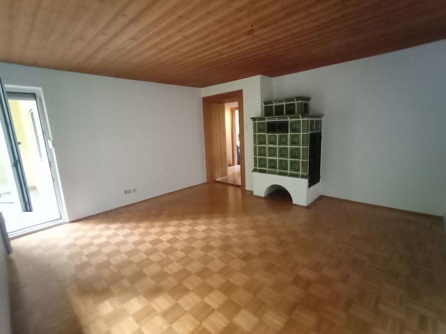 Wohnzimmer mit Kachelofen