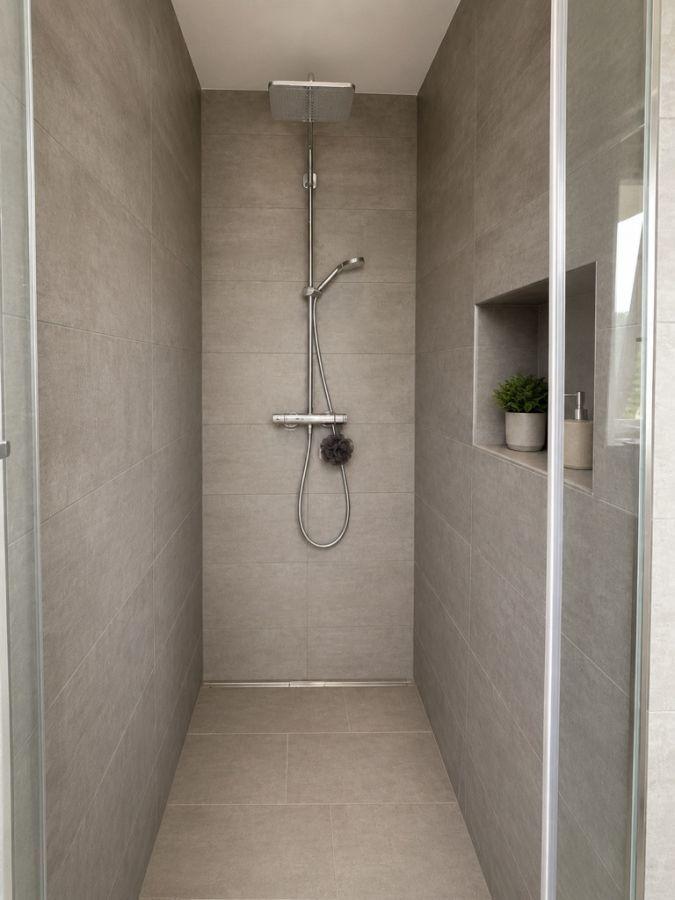 Badezimmer Duschbereich OG_Bathroom Showering Area Upper Floor 1