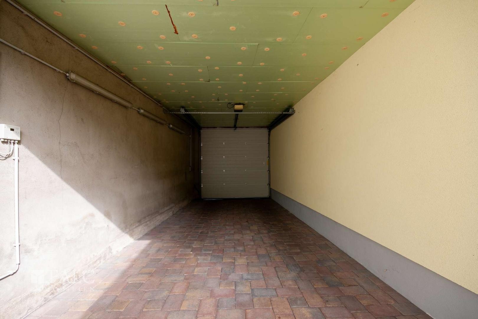Durchfahrt / Garage 1
