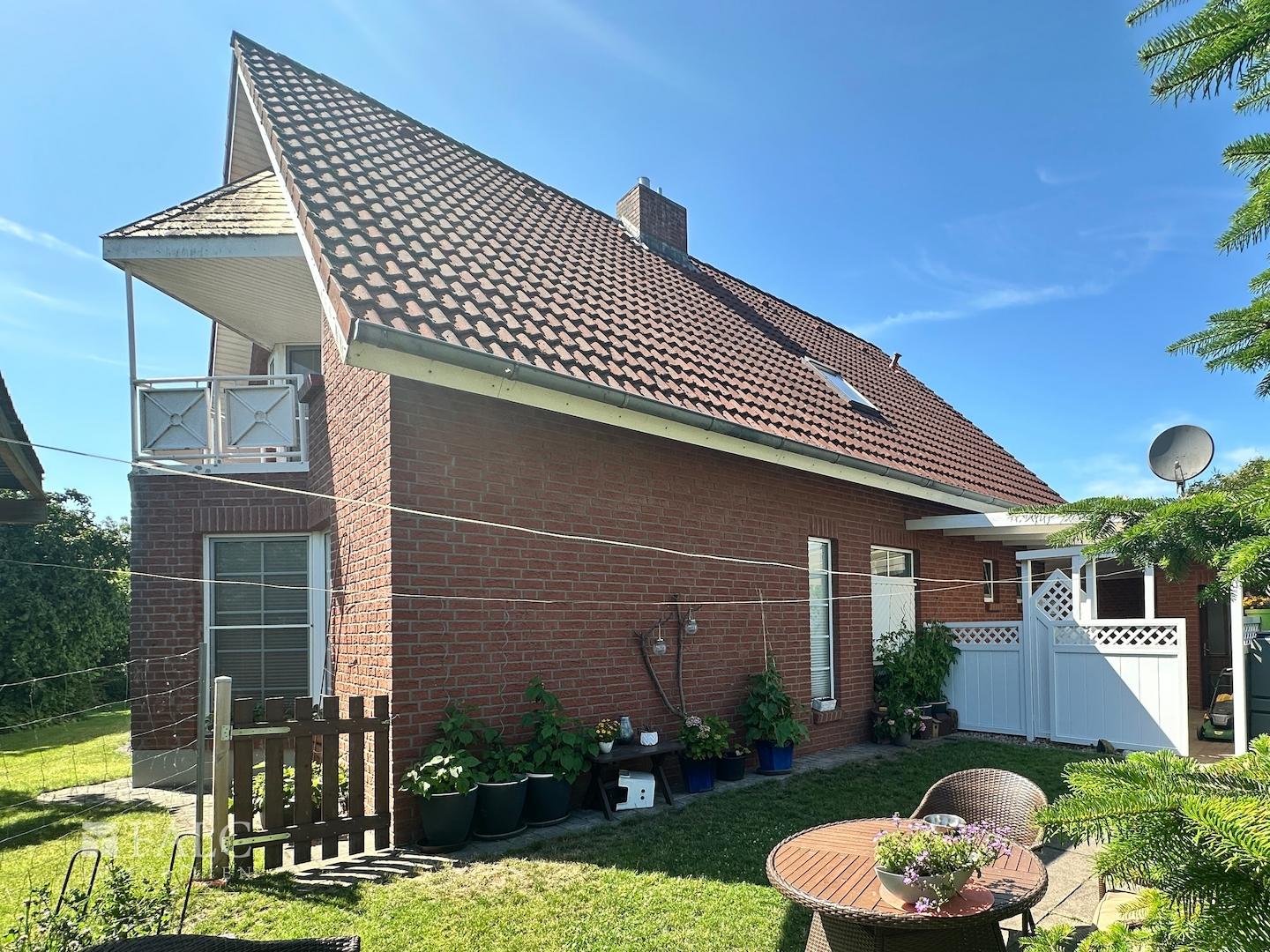 Hinter dem Haus