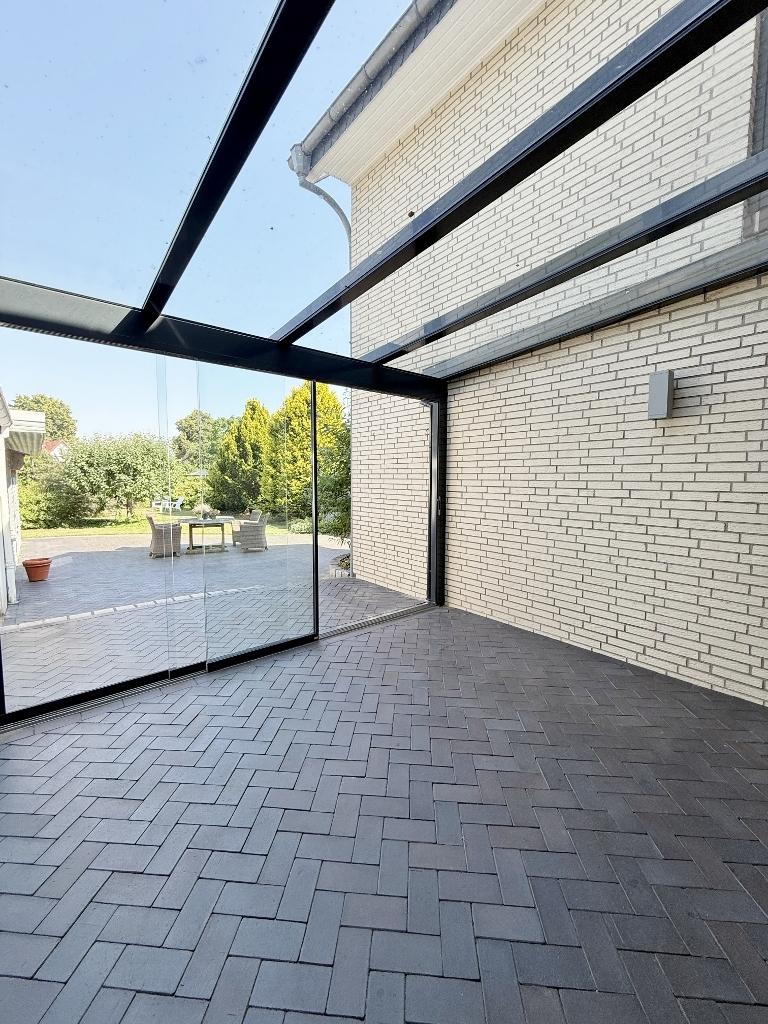 mit Zugang zum Kalt-Wintergarten