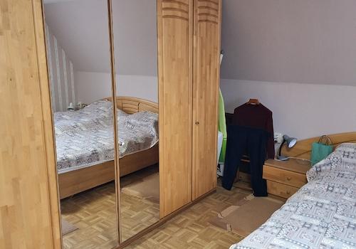 Schlafzimmer 1