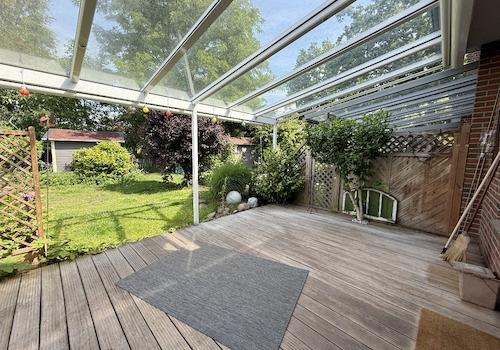 mit Zugang zur überdachten Terrasse 