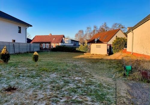 separates Grundstück mit 738 m²