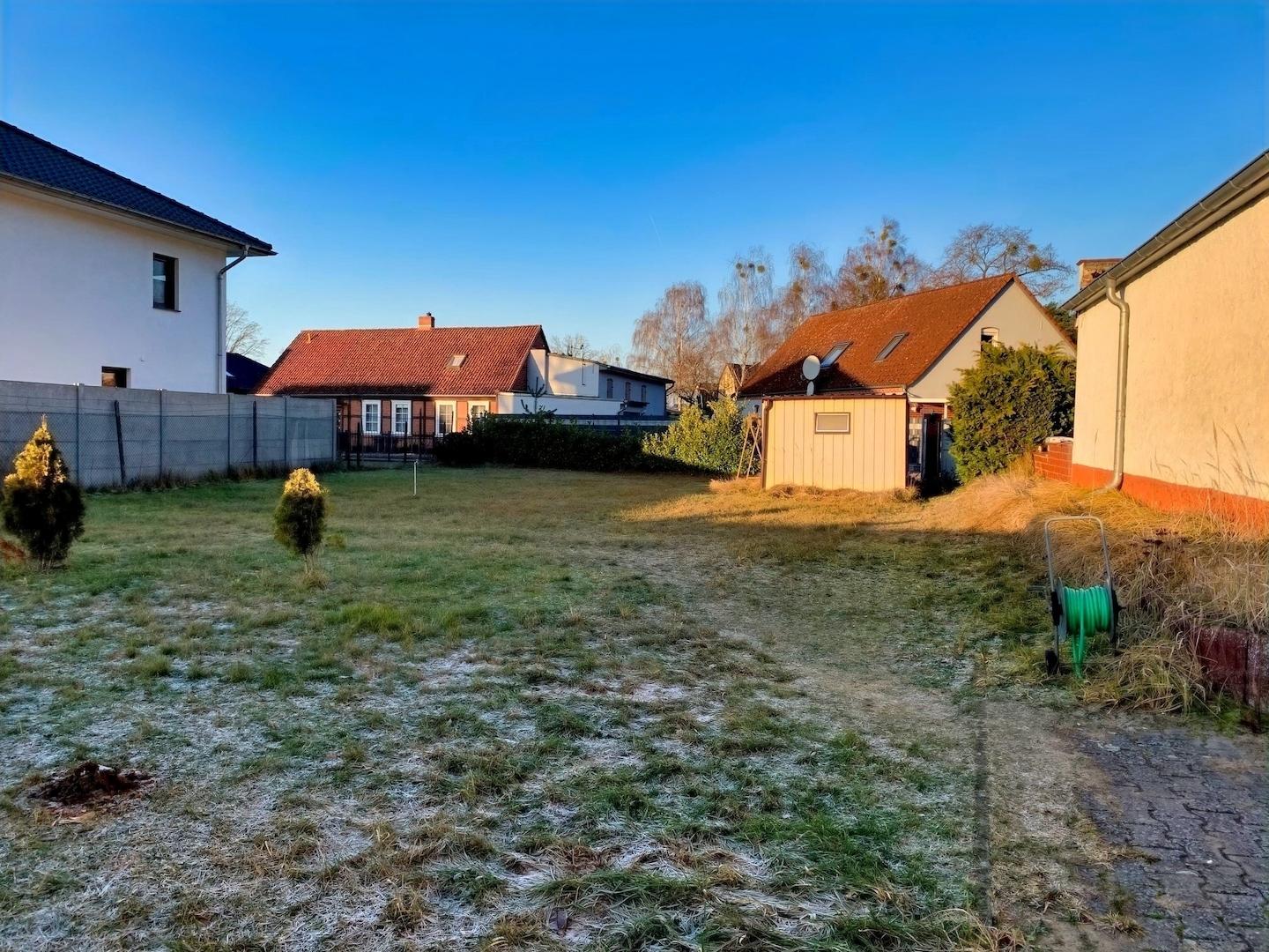 separates Grundstück mit 738 m²