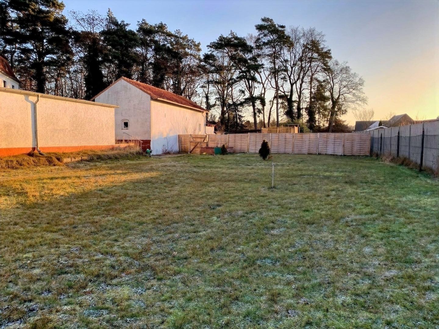 separates Grundstück mit 738 m²