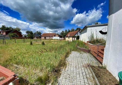separates Grundstück mit 738 m²