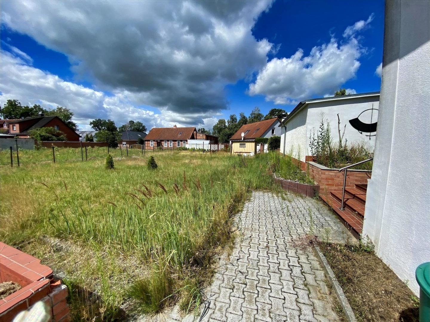 separates Grundstück mit 738 m²