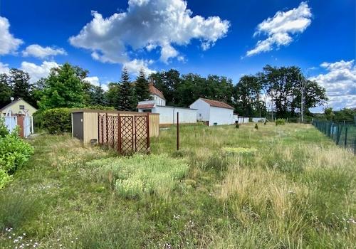 separates Grundstück mit 738 m²