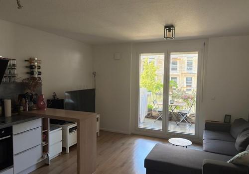 Wohnzimmer mit Küche