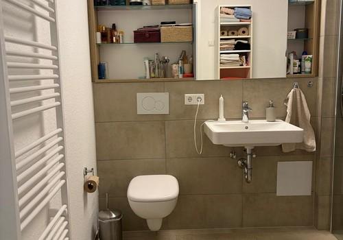 Badezimmer mit Dusche
