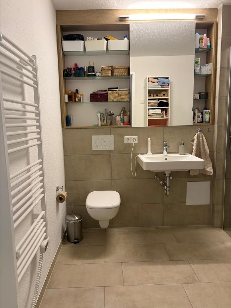 Badezimmer mit Dusche