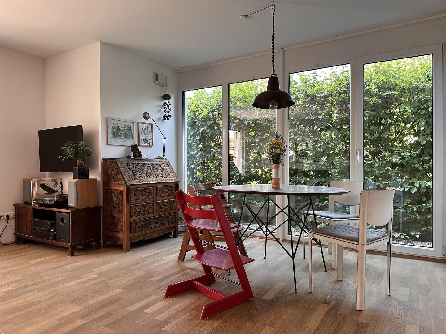 Wohnzimmer mit Essbereich
