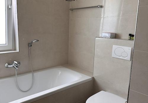 ... mit großer Badewanne