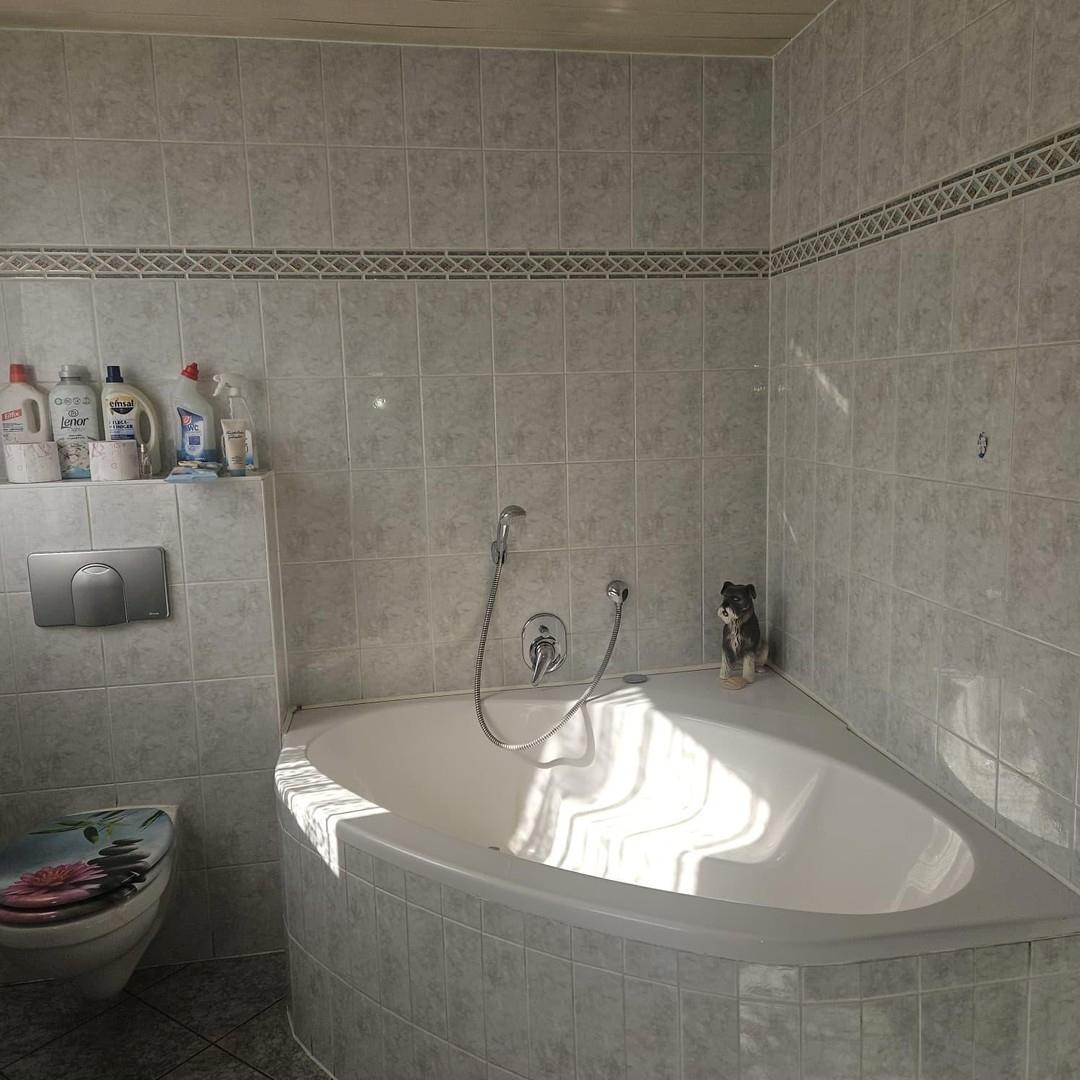 Bad mit Eckwaschbecken
