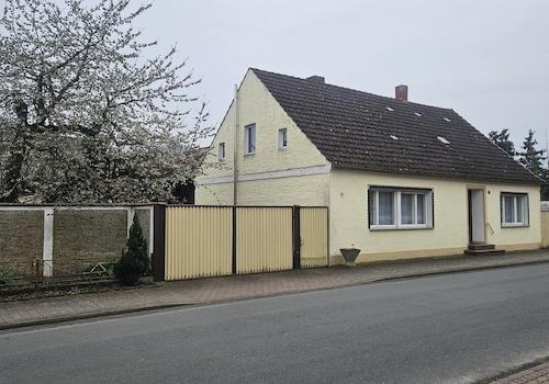 Hauseingang mit Vordach