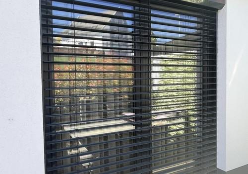 Terassenfenster mit Raffstore