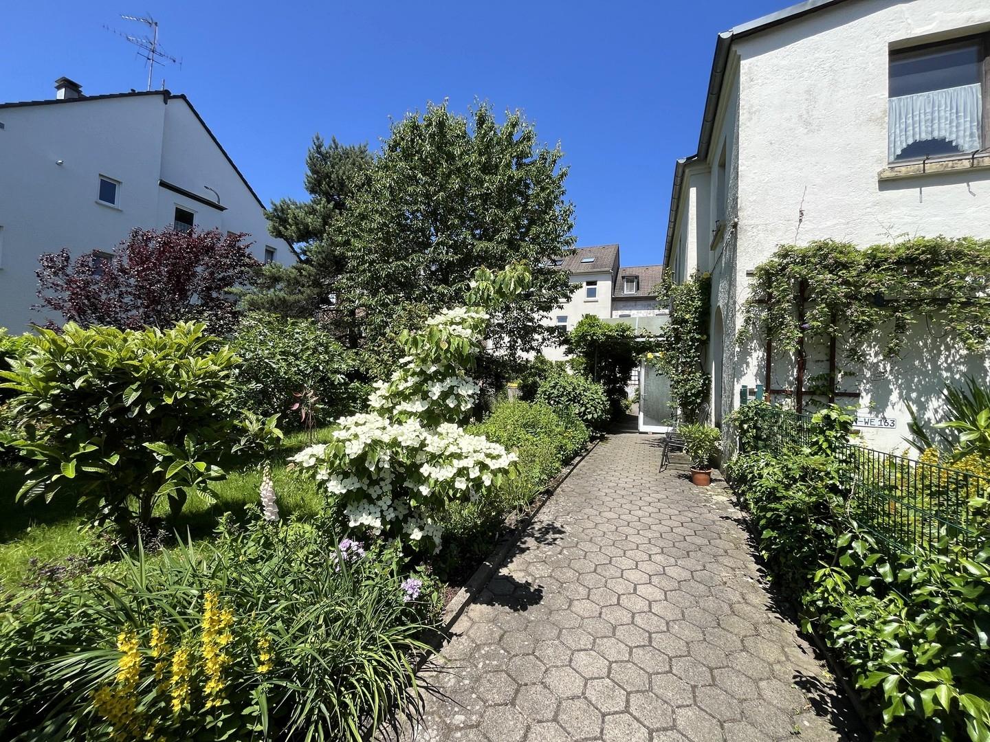 Zugang von Gartenseite