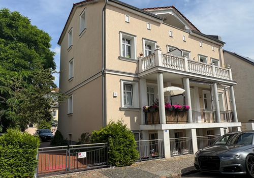 Haus von vorne 