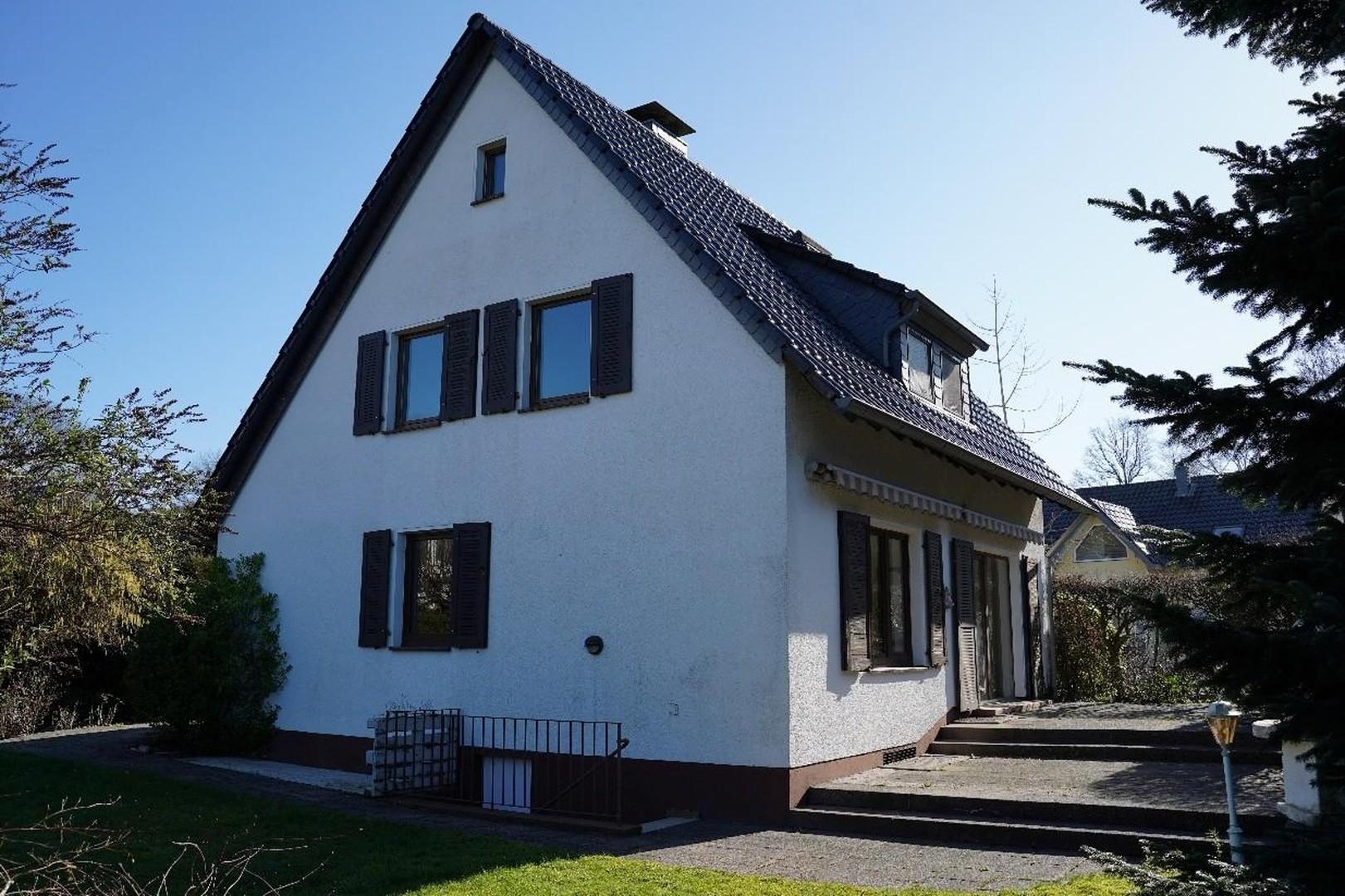 Rückseite mit Terrasse