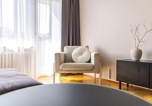 Stilvoll möbliertes Wohnzimmer