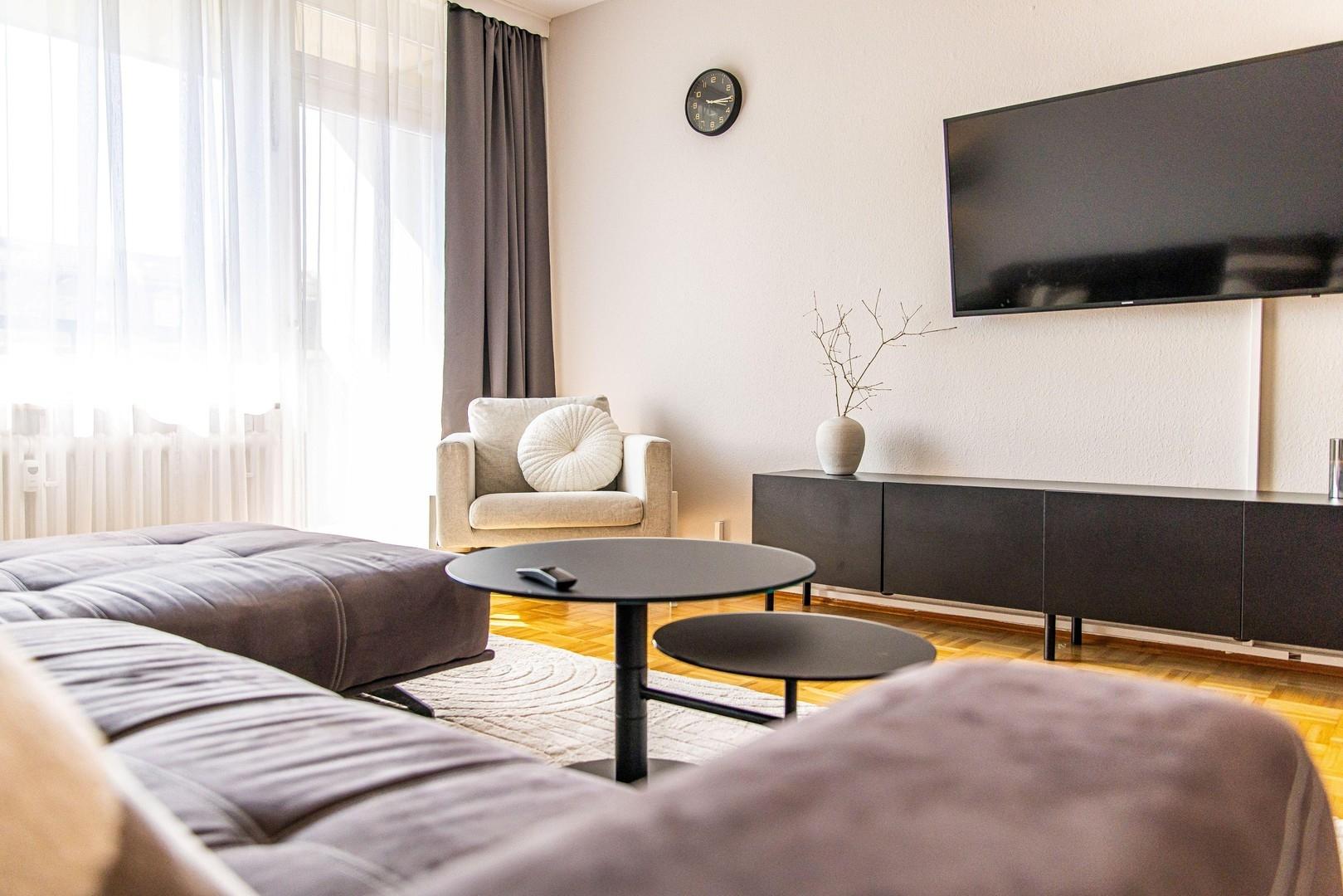 Stilvoll möbliertes Wohnzimmer