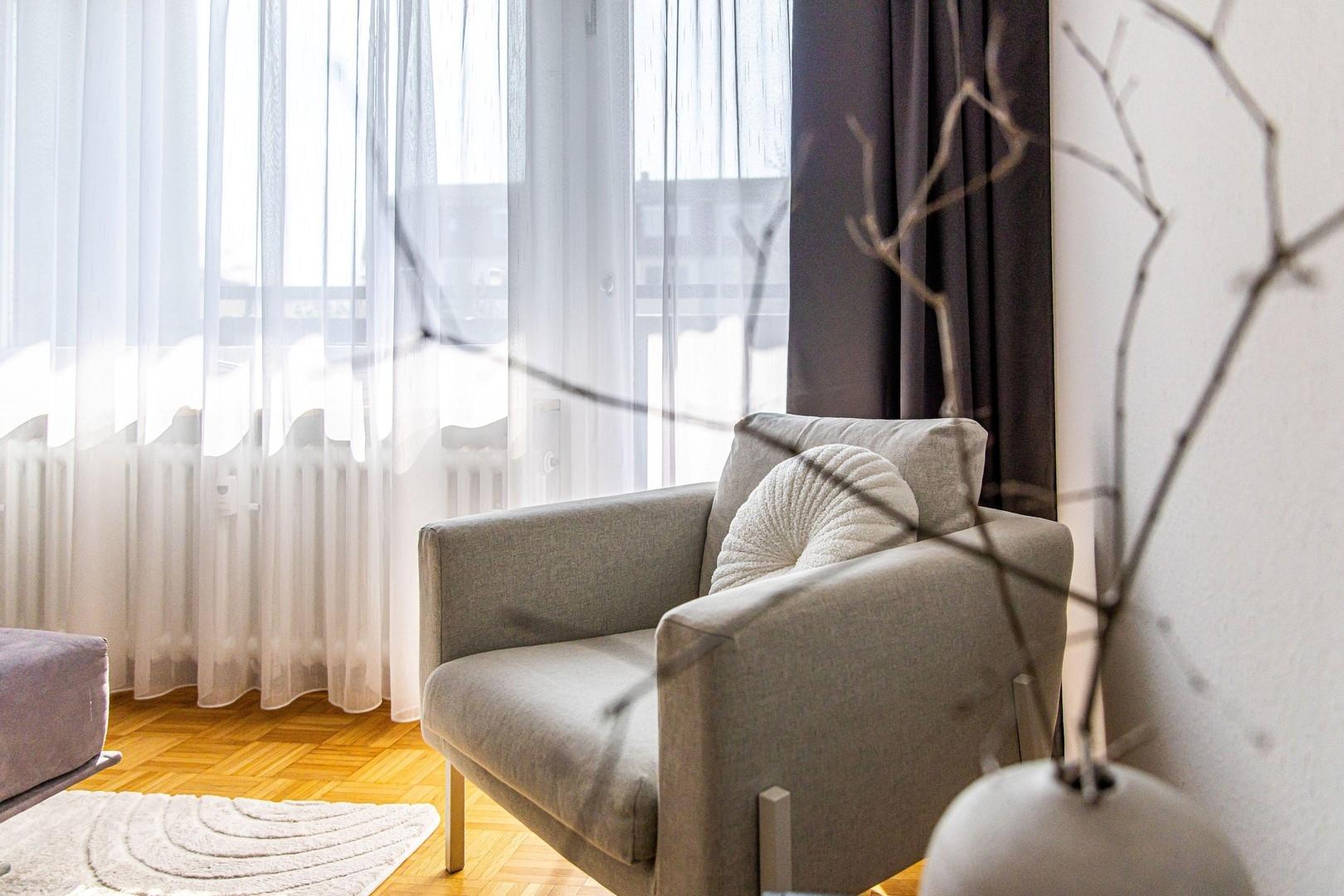 Stilvoll möbliertes Wohnzimmer