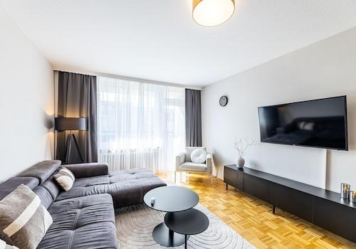 Stilvoll möbliertes Wohnzimmer