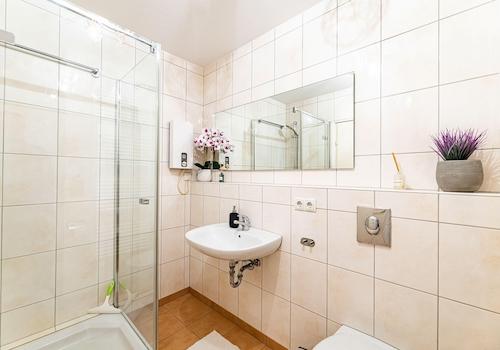 Modernes Badezimmer