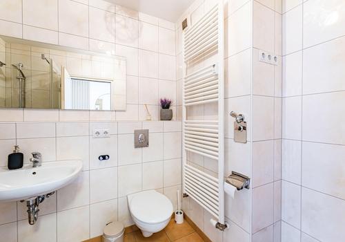 Modernes Badezimmer