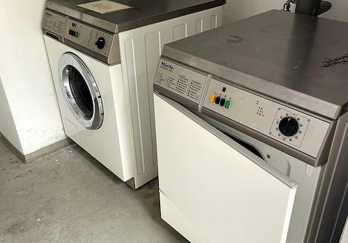 Waschmaschine und Trockner