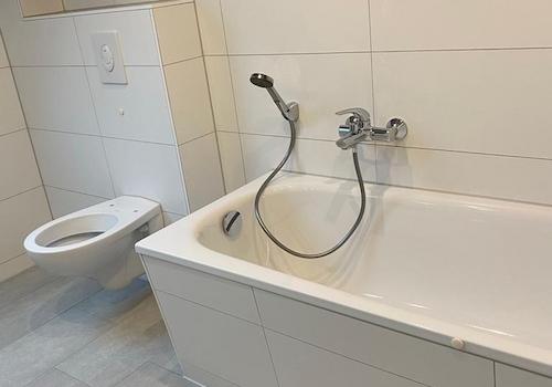 OG Bad mit Wanne