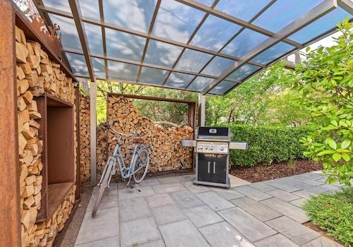 Unterstand mit Grillplatz