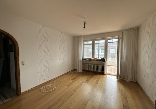 Esszimmer oder Büro oder Wohnraum