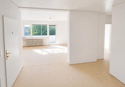 Blick von der Essdiele in den Wohnbereich