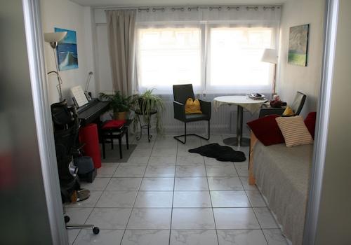 Zimmer 1, Wohnzimmer