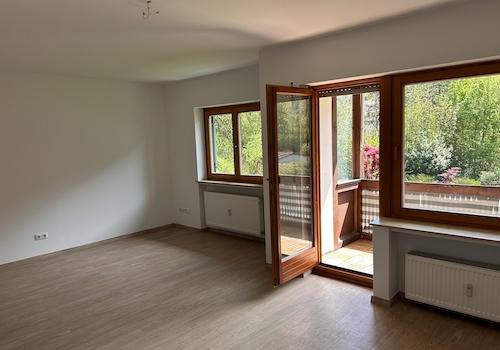 zum Balkon