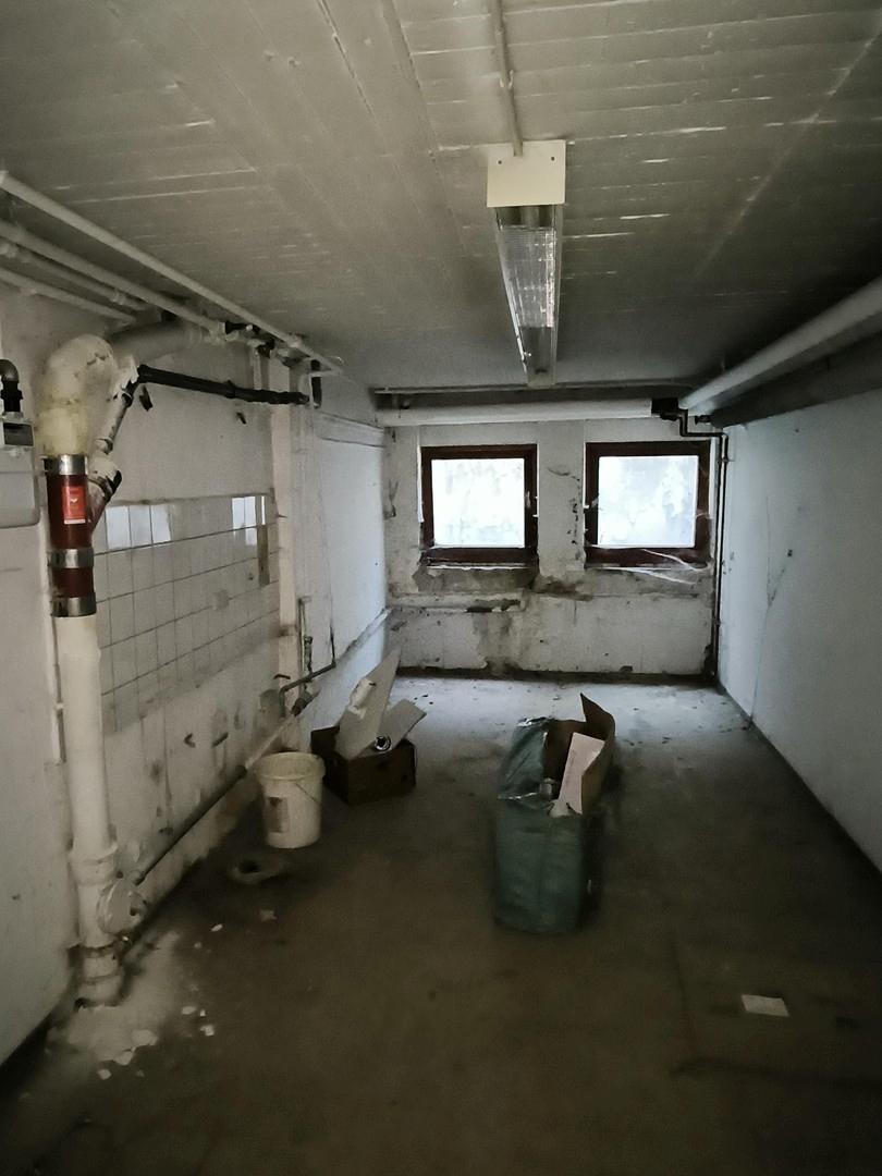 Raum mit Küchenanschlüssen